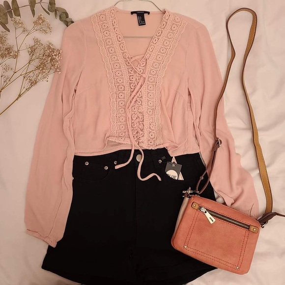 ❣️3/$30 Forever 21 Cropped Long Sleeves - Picture 3 of 3